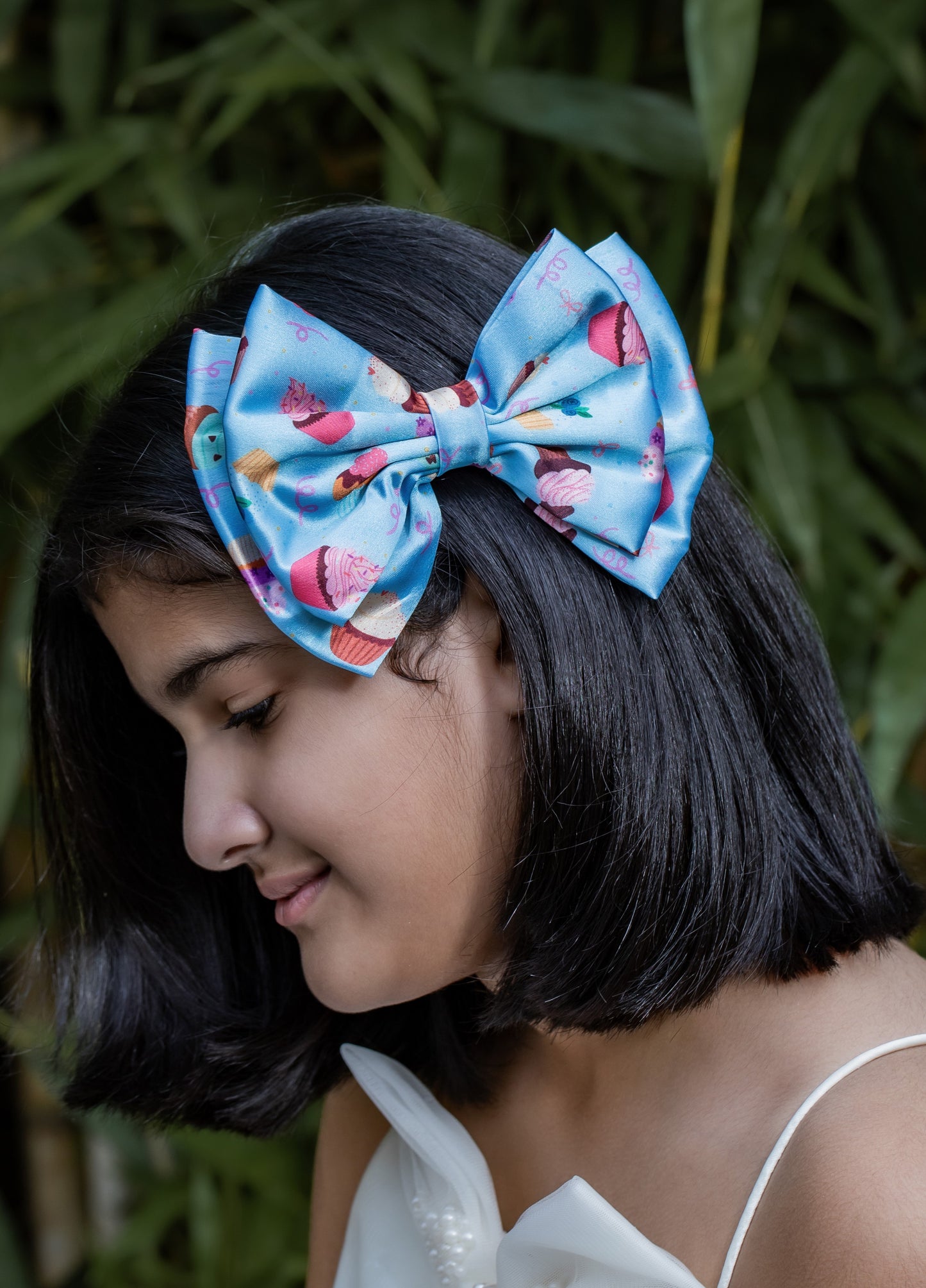 Dual bow with cupcake print bow