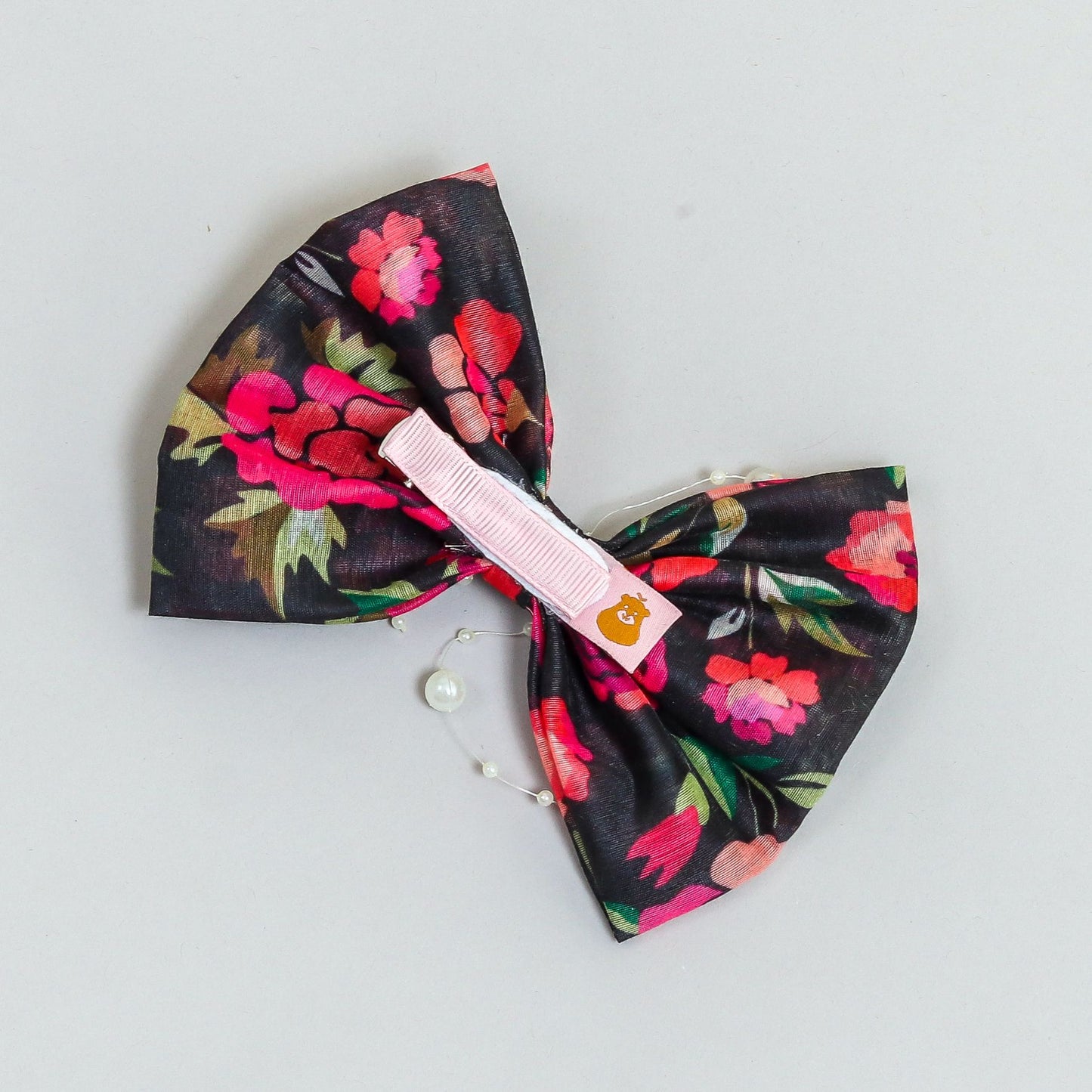 Flowery printed with pearl string bowie