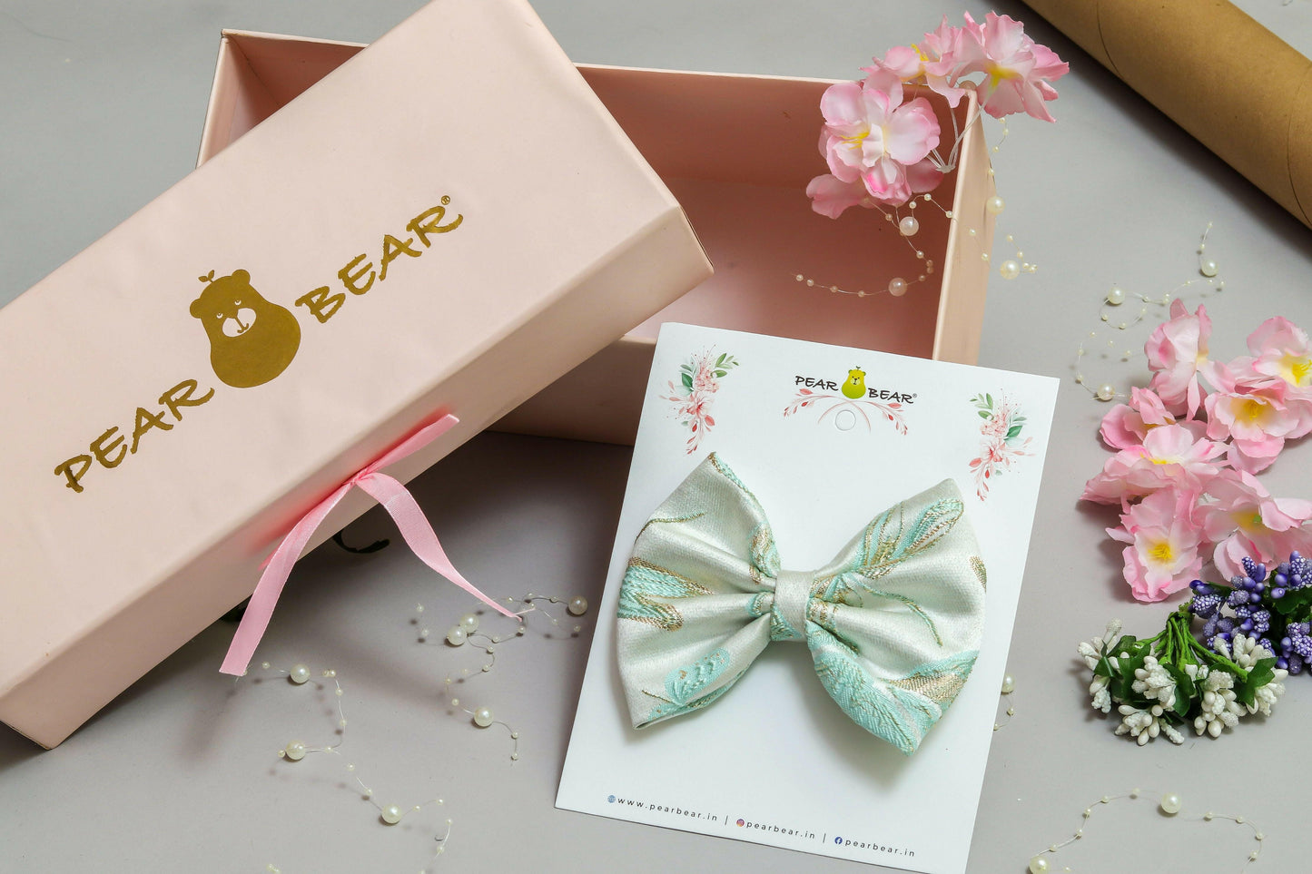 Pear Bear Beautiful mint green hair bow.