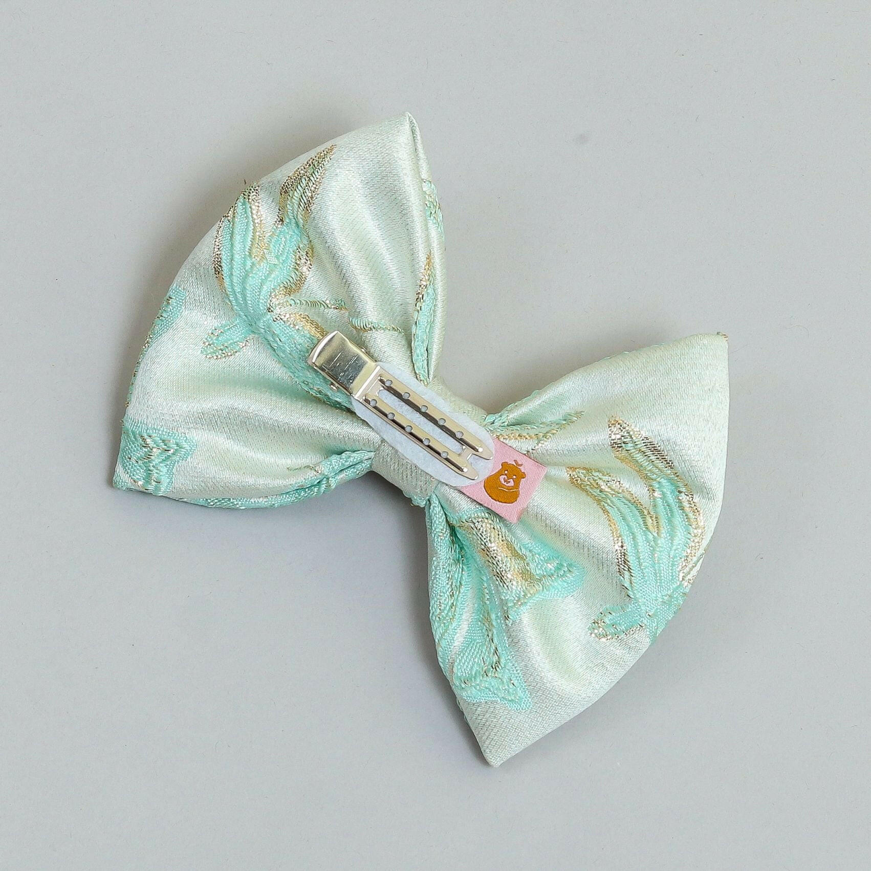 Pear Bear Beautiful mint green hair bow.