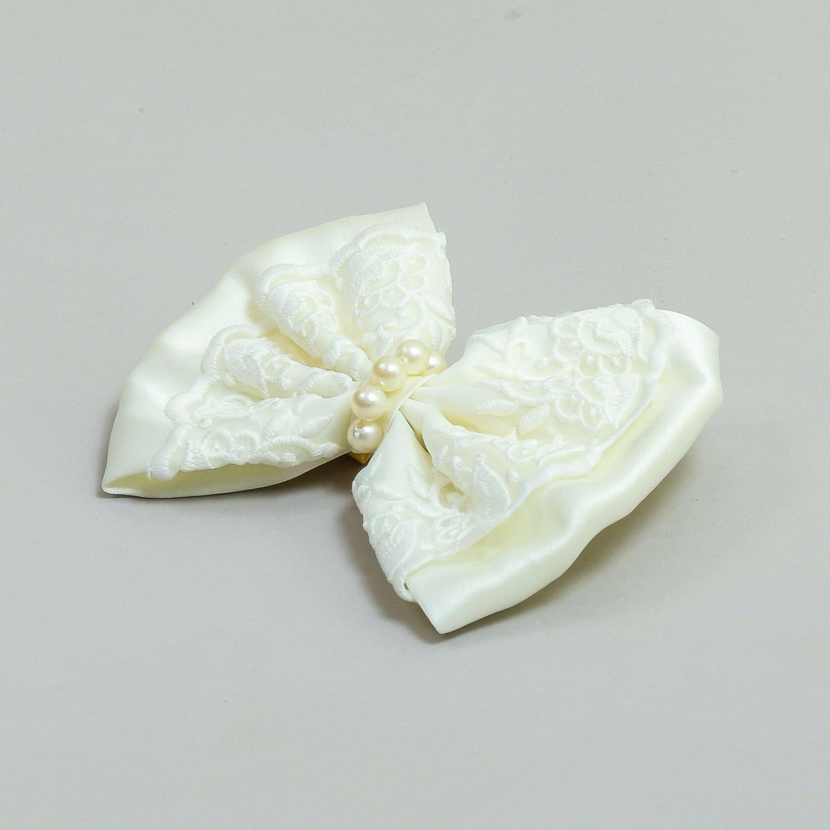 Pear Bear Elegant off white embroidered bow.