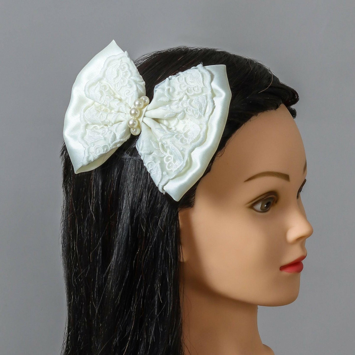 Pear Bear Elegant off white embroidered bow.