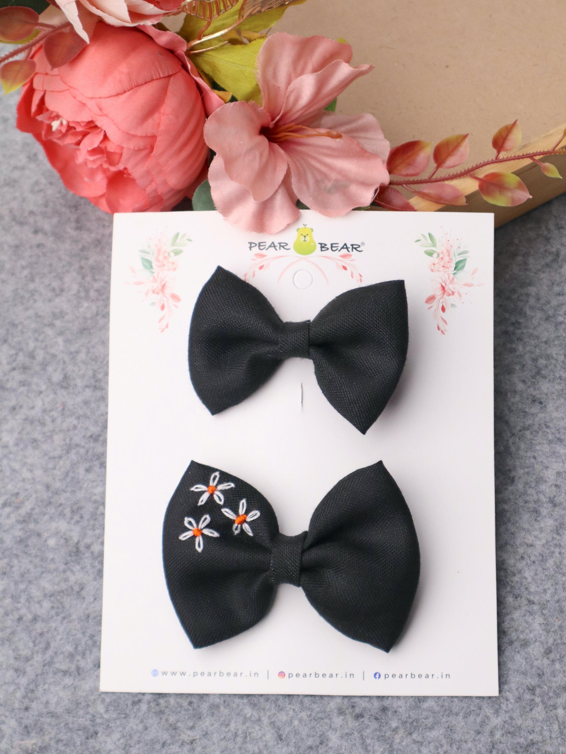 Pear Bear Embroidered Bow Set Black.