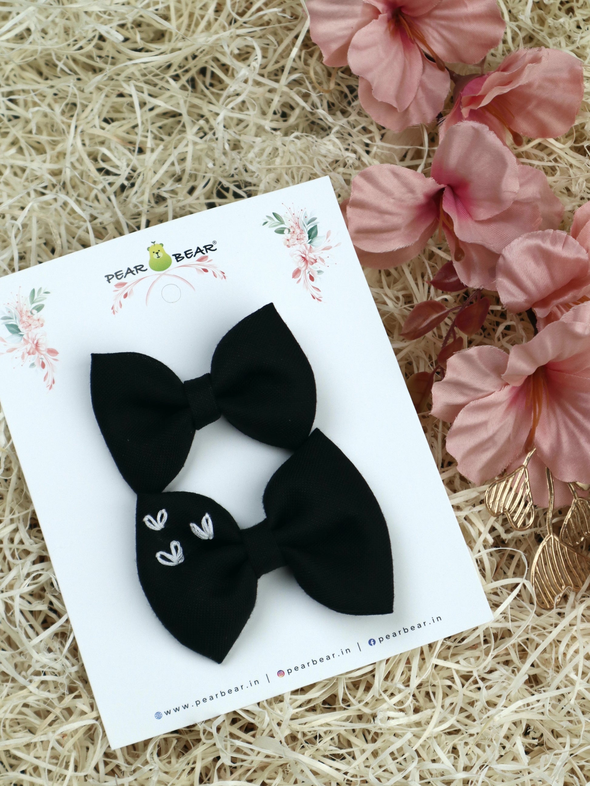 Pear Bear Embroidered Bow Set Black.