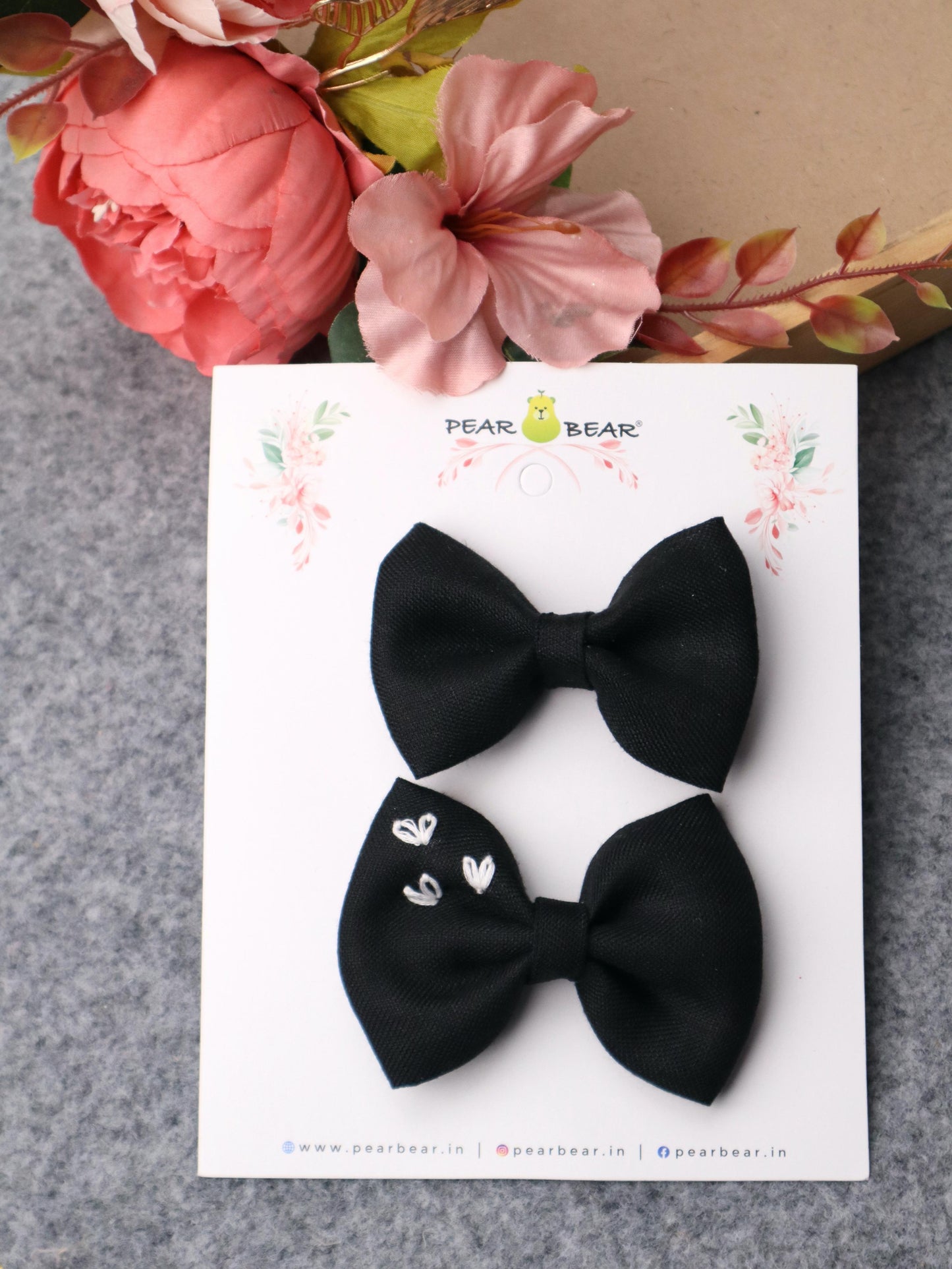 Pear Bear Embroidered Bow Set Black.
