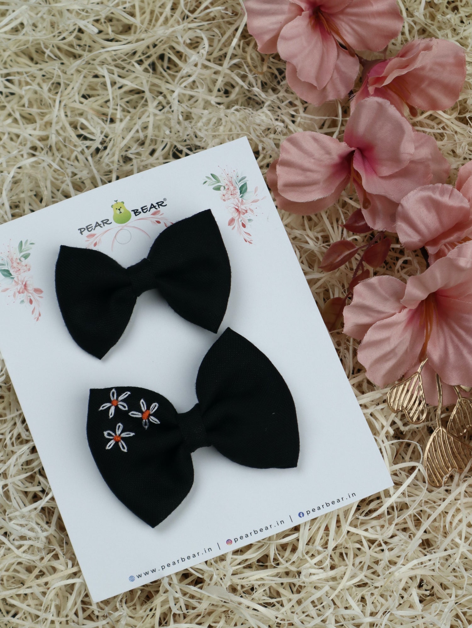 Pear Bear Embroidered Bow Set Black.