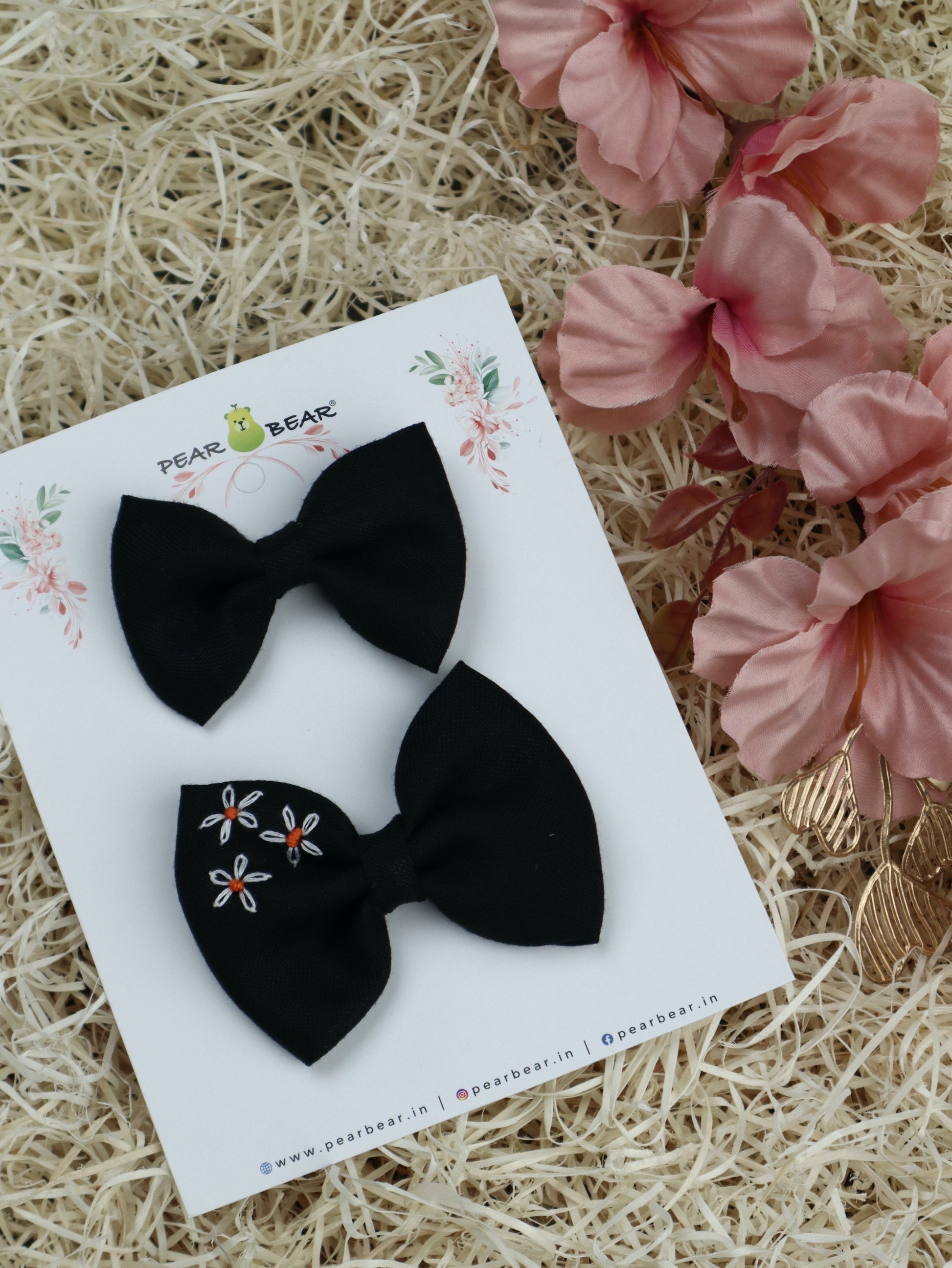 Pear Bear Embroidered Bow Set Black.