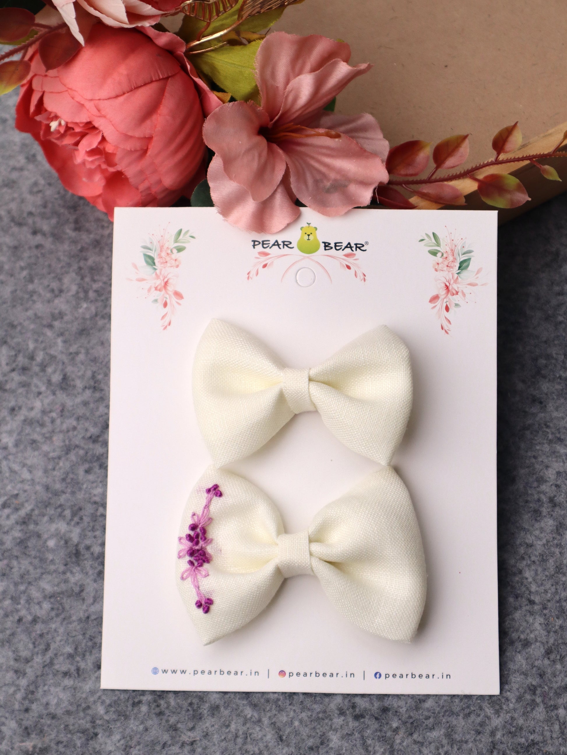 Pear Bear Embroidered Bow Set Off White.