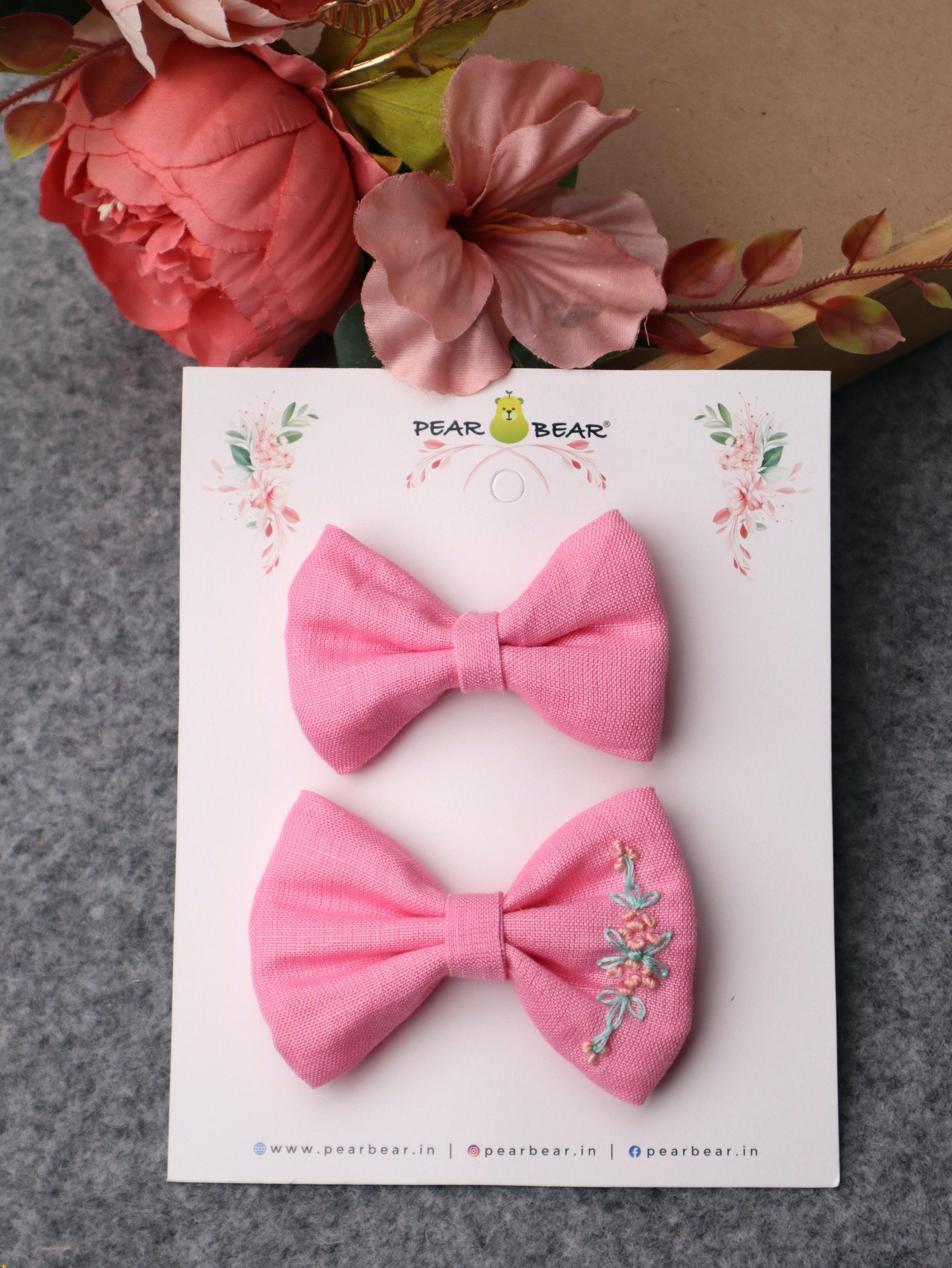 Pear Bear Embroidered Bow Set Pink.